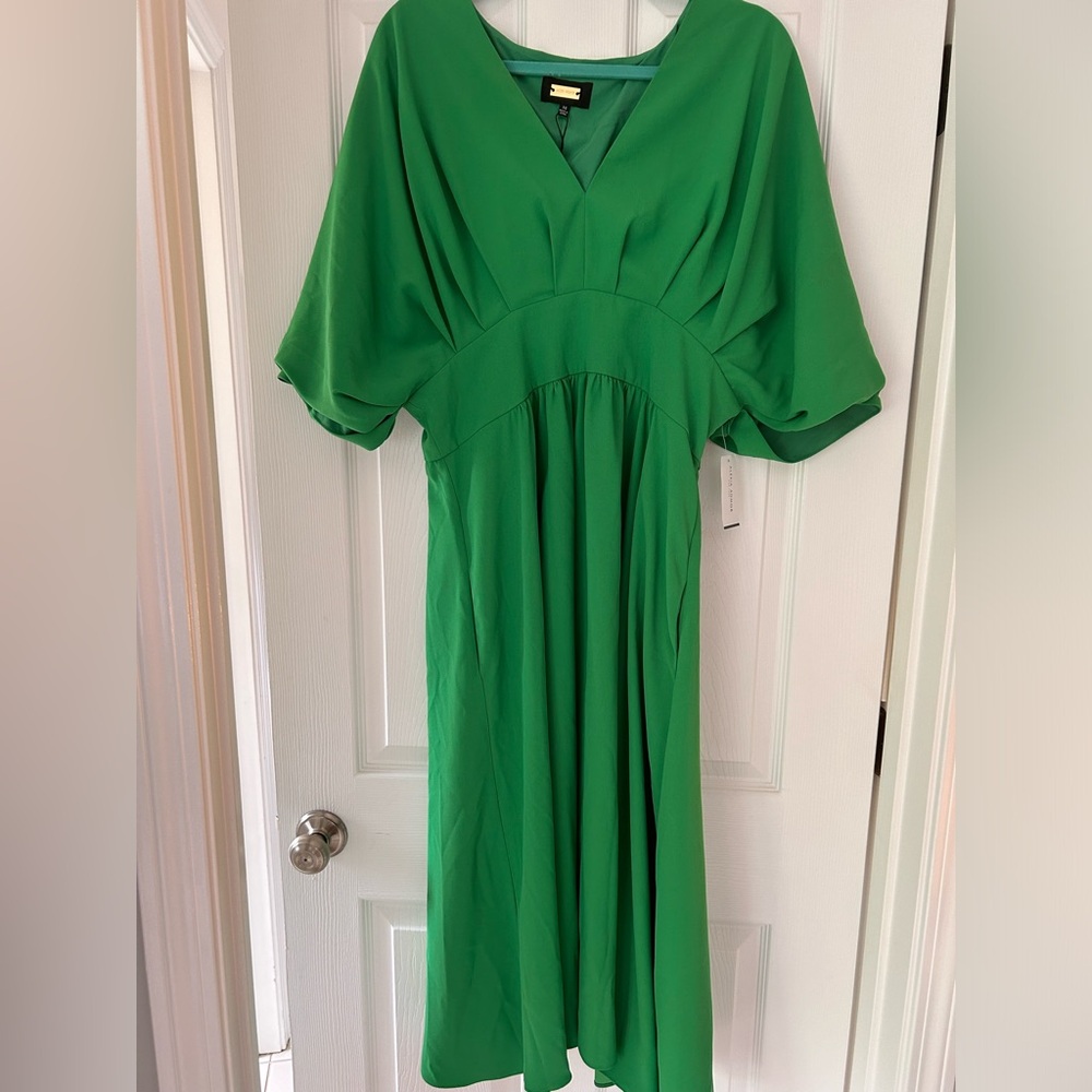 NWT Kelly Green Alexia Admore cocktail dress size 14.